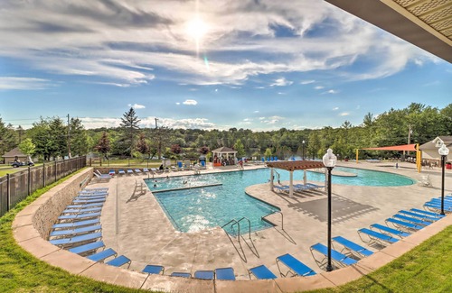 Tobyhanna Cottage | 15 Mi to Ski Resort: Home w/Fire Pit in Tobyhanna