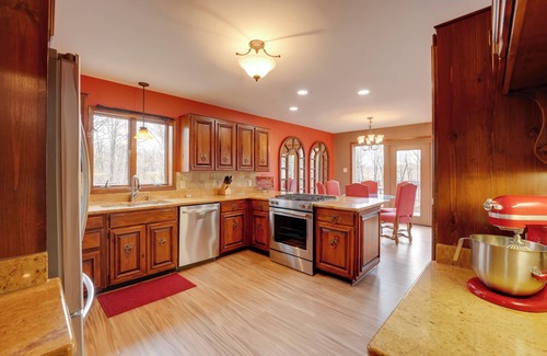 Southaven House | 15 Mi to University of Memphis: Getaway w/Games