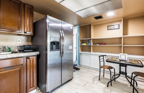 West Park House | 15% Off Charming 2-Bedroom, 1-Bathroom Retreat Near Everything in Miami