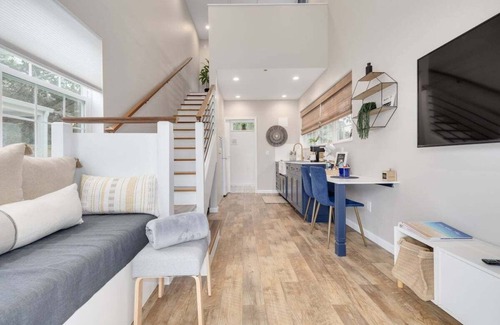 Downtown Dunedin House | 15% OFF THROUGH OCTOBER | Tiny Home w/Pool in Heart of Downtown Dunedin