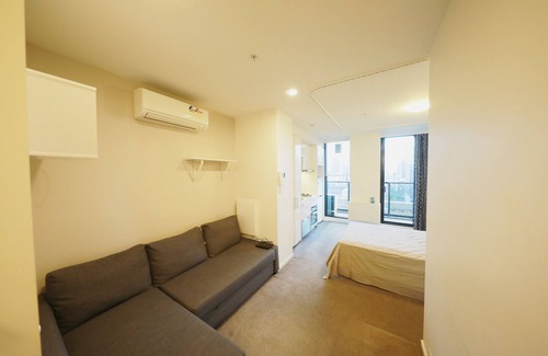 Melbourne Central Business District Apartment | 15% OFF WEEKLY STAY Balcony Studio Flagstaff Garden CBD Legal Precinct