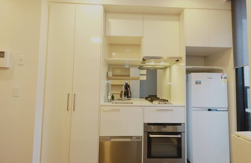 Melbourne Central Business District Apartment | 15% OFF WEEKLY STAY Balcony Studio Flagstaff Garden CBD Legal Precinct