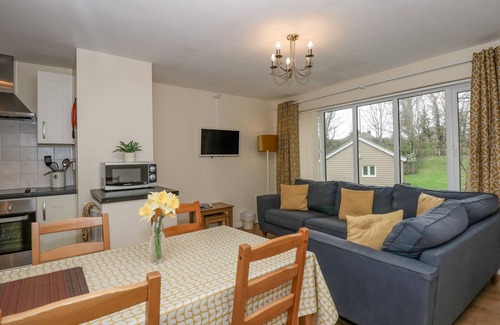 Mundesley Cottage | 15 THE DELL, pet friendly, character holiday cottage in Mundesley