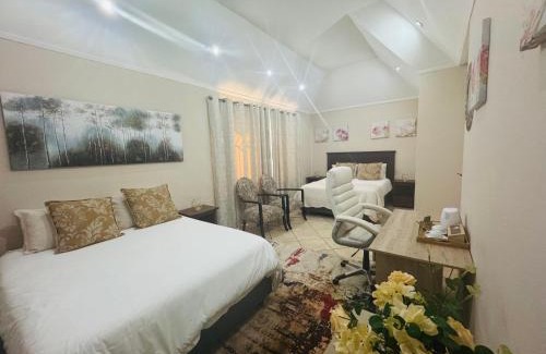 Greater Johannesburg Metropolitan Area Cabin | 150 Jacaranda Guesthouse