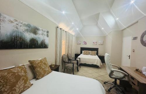 Greater Johannesburg Metropolitan Area Cabin | 150 Jacaranda Guesthouse