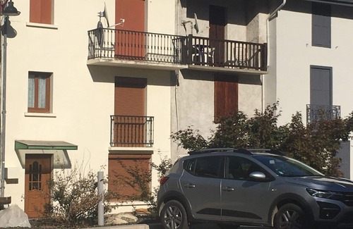 Aston House | 150 m2 village house at the foot of the mountain