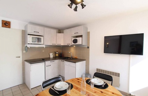 Briancon Apartment | 150m from ski slopes, 3rd floor, view mountain, balcony, parking, tv, 38m², Serre Chevalier