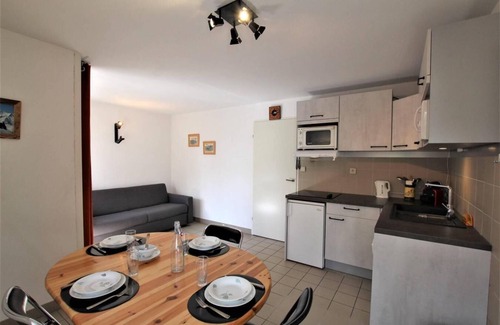 Briancon Apartment | 150m from ski slopes, 3rd floor, view mountain, balcony, parking, tv, 38m², Serre Chevalier