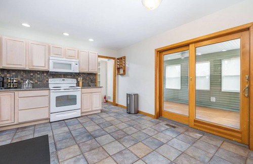 Manchester House | 15mins to Hartford, Home in Manchester w/King Bed