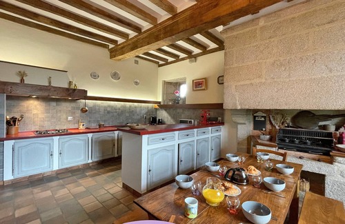 Colombiers Cottage | 15th Century Manor with Garden, Pets Allowed