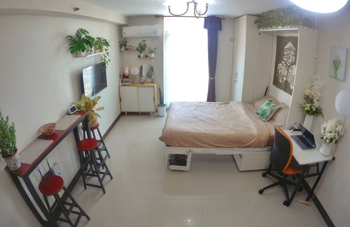 Lapu-Lapu Condo | 15th Fl view, w/Netflix, hot shower, &pool access