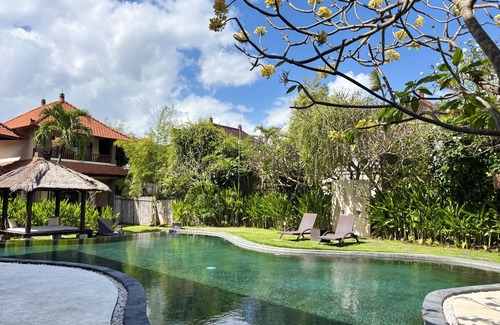 Dewi Sri Villa | 16 Bedroom Villa Riverside Legian