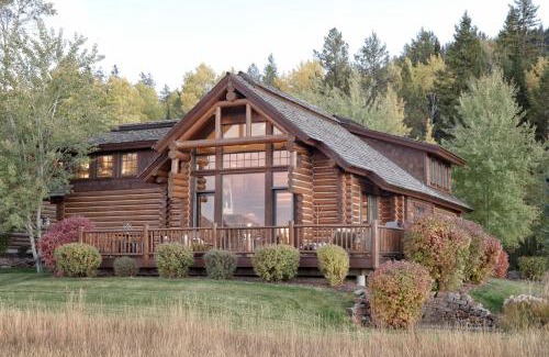 Victor House | 16 Blackfoot Trail