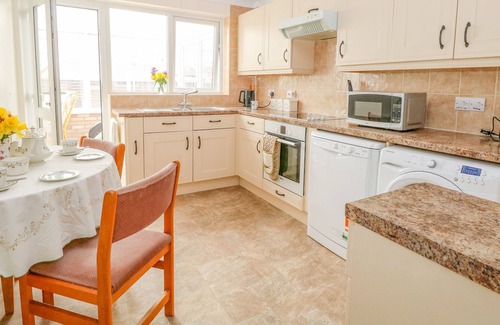 Stalham House | 16 HERON GARDENS, pet friendly, with a garden in Stalham