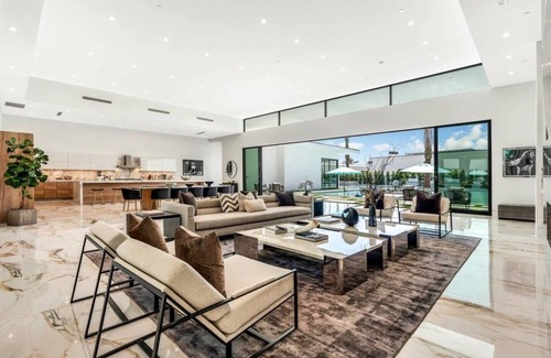 Indio House | 16 Luxury Villas for Private Resort-Style Retreats & Events | Bravo by AvantStay