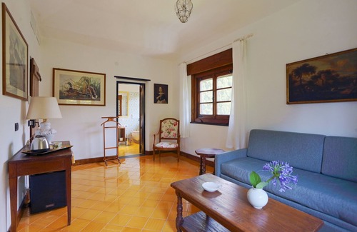 Chiavari Villa | 16th-century hunting lodge with pool and garden within a historic private villa