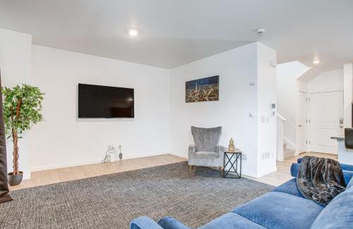 Aurora House | 17 Mi to Denver Zoo Family-Friendly Aurora Home