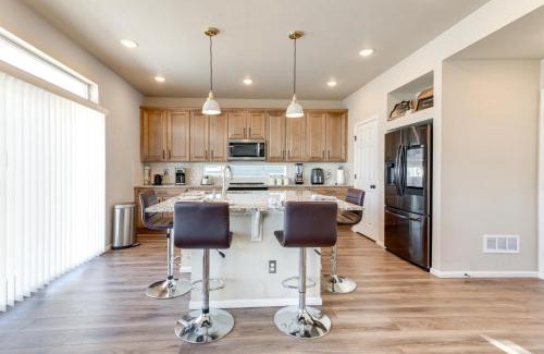 Aurora House | 17 Mi to Downtown Denver Modern Aurora Home!