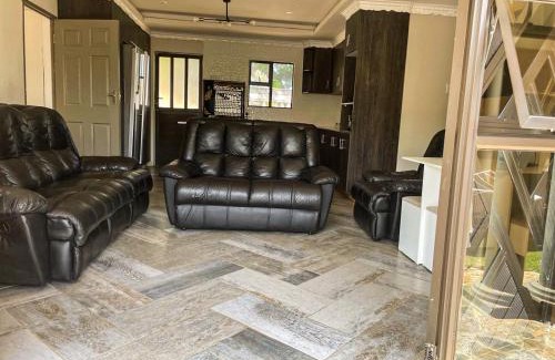 Uvongo House | 17 Zurich Drive House