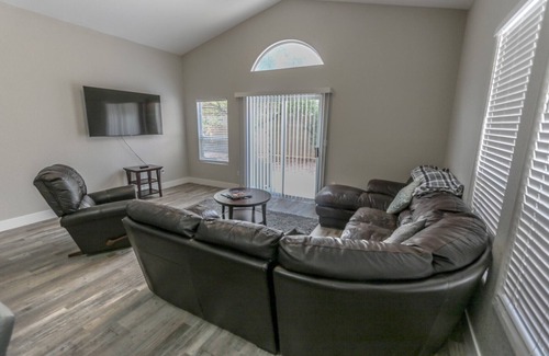 Silverado Ranch House | 1737 sqft single-story with vaulted ceilings - Great location