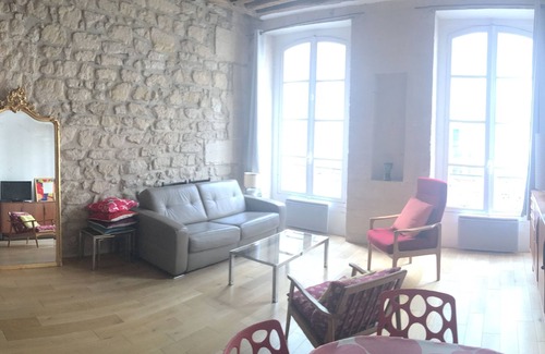 Arsenal Apartment | 17th CENTURY MANSION in MARAIS CENTER near SEINE RIVER.