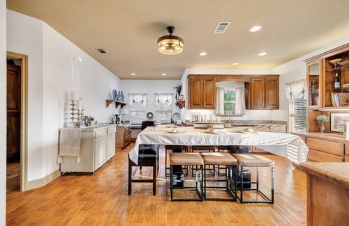 Van Alstyne House | 18-Acre Texas Ranch AS SEEN ON HGTV!