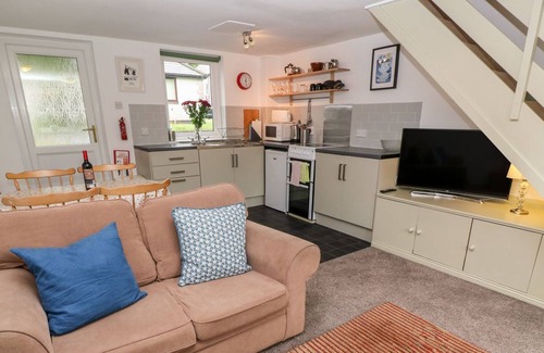 Chysauster Cottage | 18 OLD COURT, pet friendly, with pool in Penzance