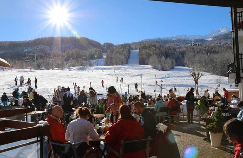 Puy-Saint-Vincent Hotel | 18 Rooms & Shared Living Room at Ski Slopes; Perfect for Families and Groups