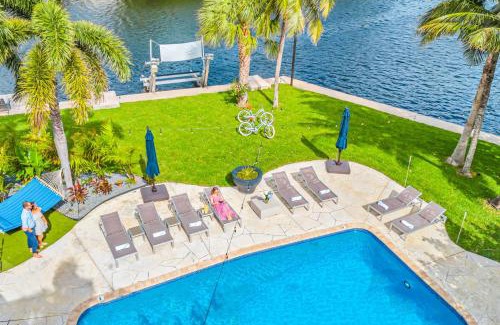 17th Street Causeway House | 180 of Waterfront Heated Pool Beach Proximity Paradise Point Key H0MES