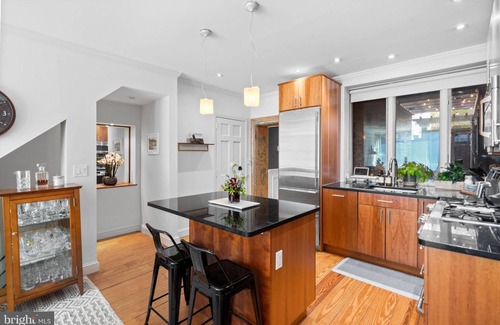 Old City Condo | 180 years old antique house. This Is it great in olde city