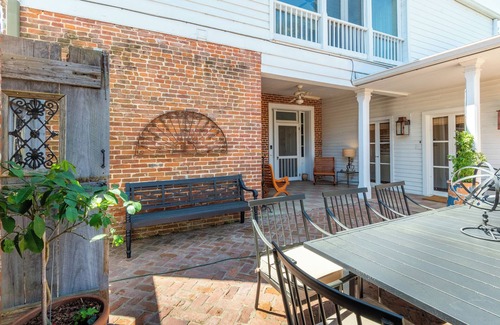 Natchez House | 1835 Downtown Luxury Antebellum