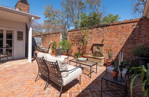 Natchez House | 1835 Downtown Luxury Antebellum