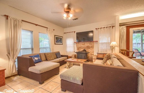 New Braunfels House | 1880 Market Plaza Haus TS 360