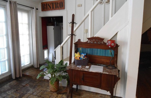 East of Broadway Cottage | 1882 Carriage House In The Heart Of The City!