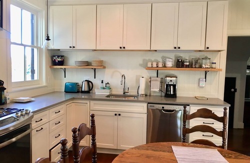 Jefferson House | 1886 Historic farmhouse cottage