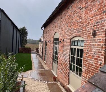Barrow upon Trent House | 1895 The Farm Barn, Bridal dream