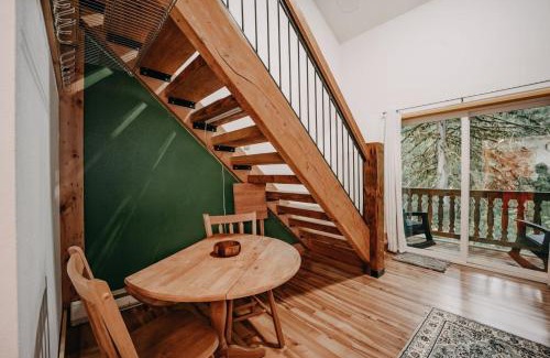 Glacier Apartment | 18SLL - Newly Remodeled - Sleeps 4 - Fireplace - WithD condo