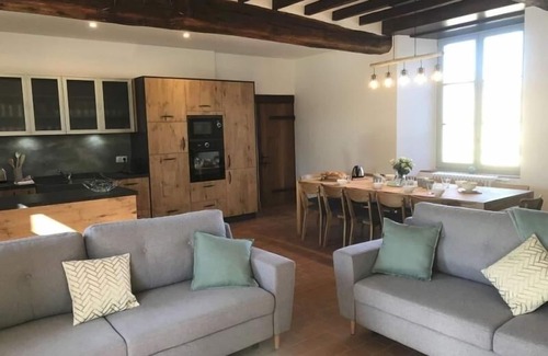 Les Herbiers Cottage | 18th Century Cottage with Pool and WiFi - Up to 10 People