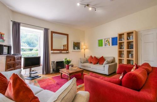 Totnes House | 18th-century Farmhouse With Countryside Views