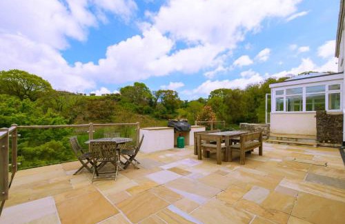 Totnes House | 18th-century Farmhouse With Countryside Views