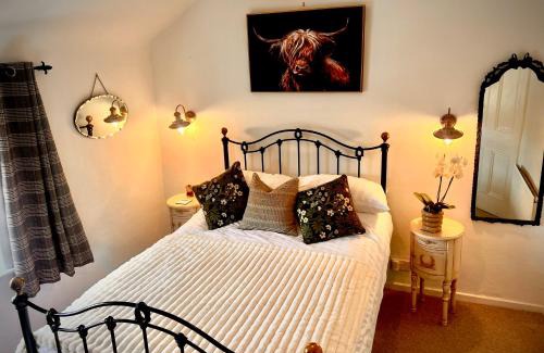 Snitterfield House | 18th Century Cosy Cottage with Stunning views in Snitterfield