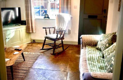 Snitterfield House | 18th Century Cosy Cottage with Stunning views in Snitterfield