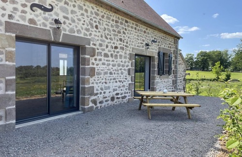 Ygrande Cottage | 18th Century Renovated Farmhouse - Modern Comfort and Old-World Charm