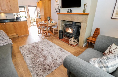 Holmfirth House | 19 The Village