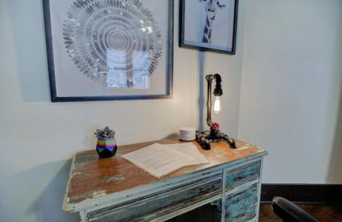 Midtown Apartment | 1900's Historic Getaway - Prime Midtown Location!