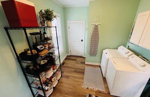 Charlevoix House | 1900s Historical Downtown Home/1st Floor Master-Suite/4BR/Private Driveway