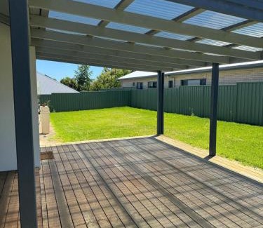 Mount Gambier House | 1920's Local Heritage Character home 'Rangatira' 3 bedroom, 2 living room family home