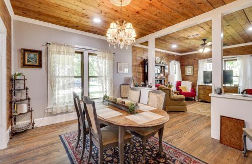 Waxahachie House | 1925 Craftsman Bungalow - 1 Mi to Dtwn Waxahachie!