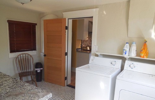 Lynwood Place House | 1927 Restored Downtown Phx Historic Bungalow close to Medical & Sports.