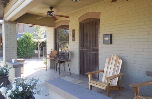 Lynwood Place House | 1927 Restored Downtown Phx Historic Bungalow close to Medical & Sports.